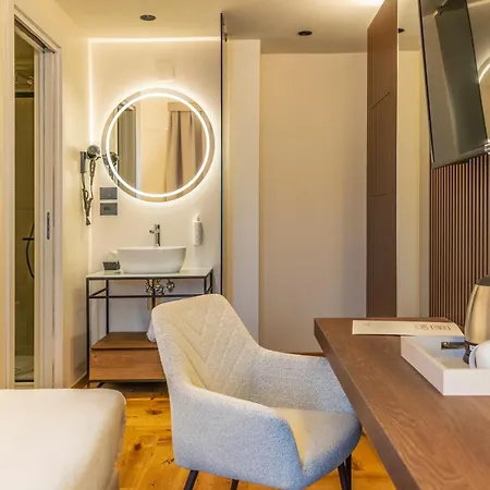 Madi City Hotel 4* Λ' Άκουιλα