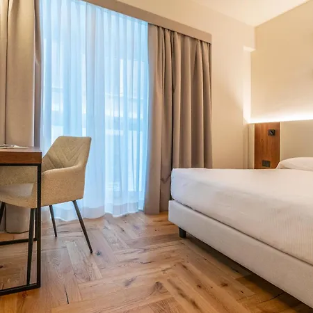 Madi City Hotel 4* Λ' Άκουιλα