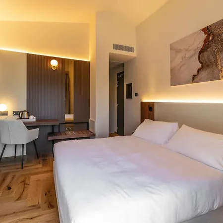 Madi City Hotel Λ' Άκουιλα
