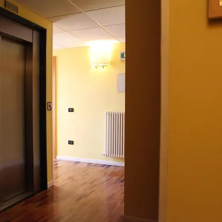 Madi City Hotel Λ' Άκουιλα